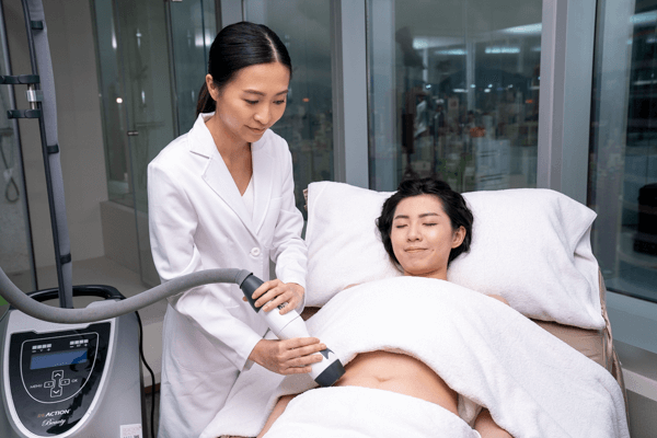 进行 Reaction 溶脂修形疗程